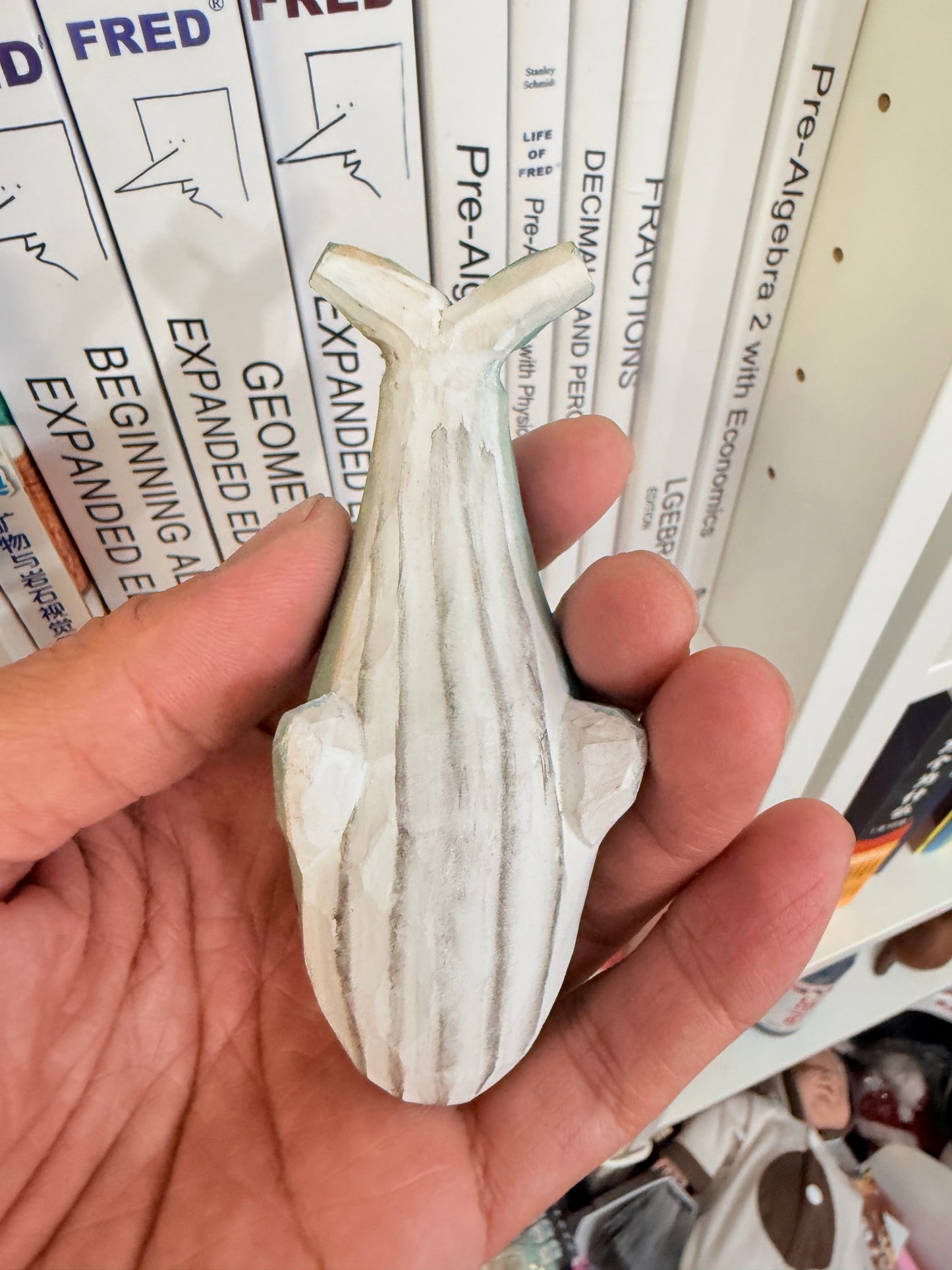 YEEYAYA Whale 4“ Wood sculpture Hand Carved Wood Figurine woodcarving statue home decor room decor Aquatic animal Marine animals