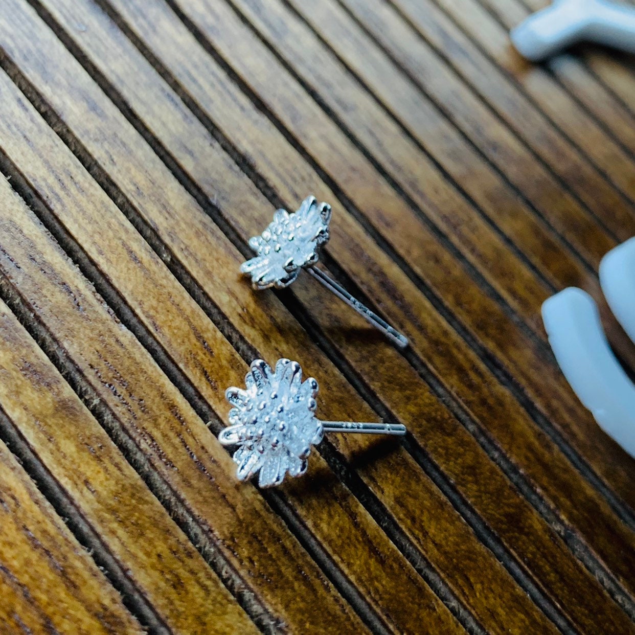 Sterling silver Stud earrings,daisy , Christmas gift includes gift box B01
